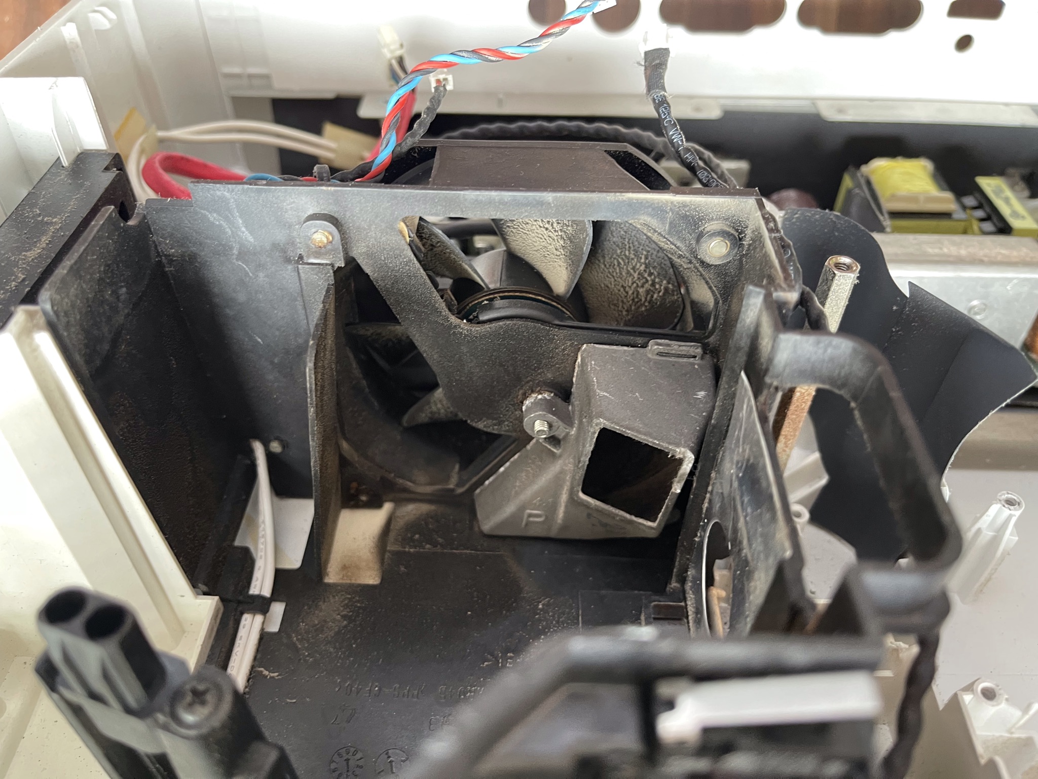 Máy chiếu bụi bẩn sau thời gian sử dụng