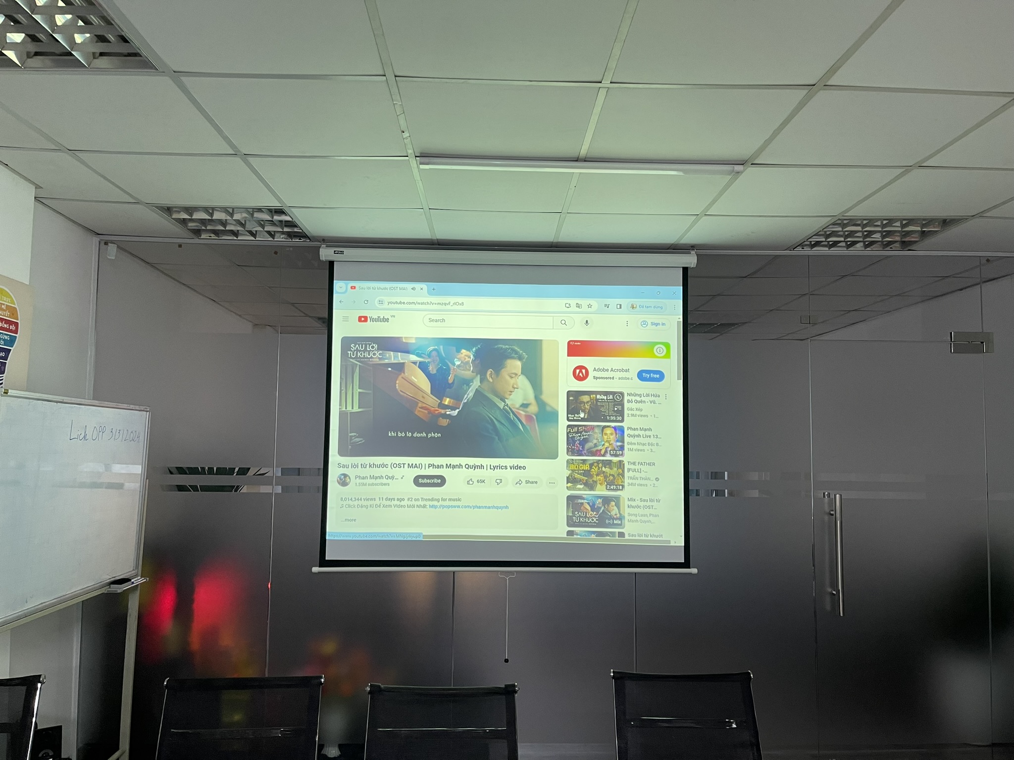 Lắp đặt máy chiếu màn chiếu