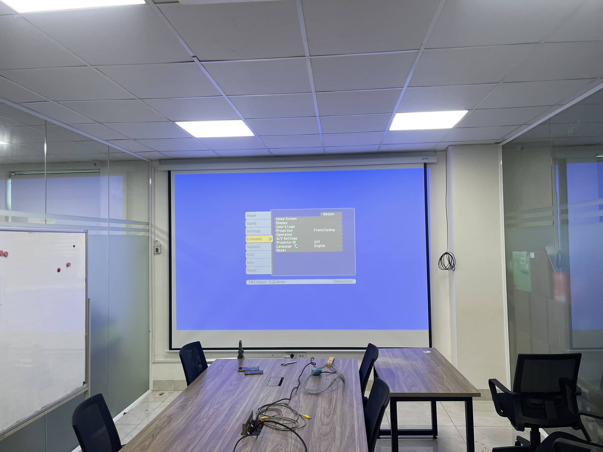 Máy chiếu cũ cho văn phòng