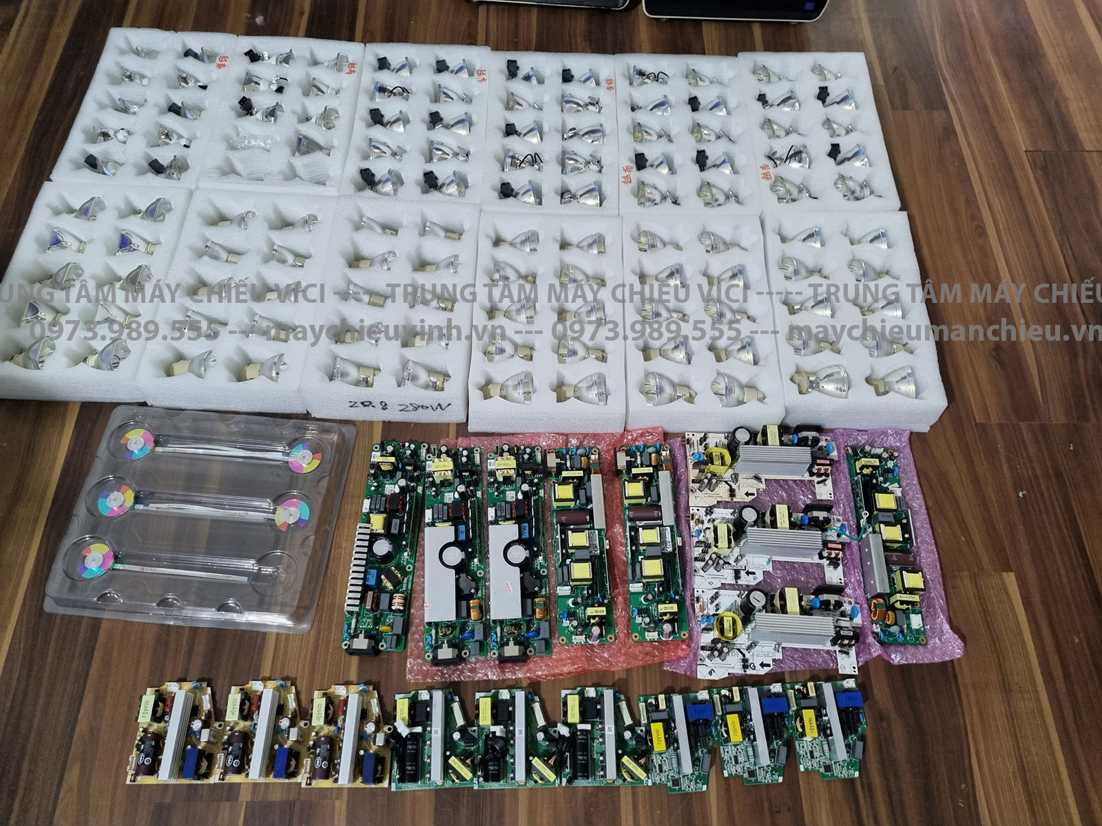 Một số linh kiện máy chiếu tại máy chiếu Vici