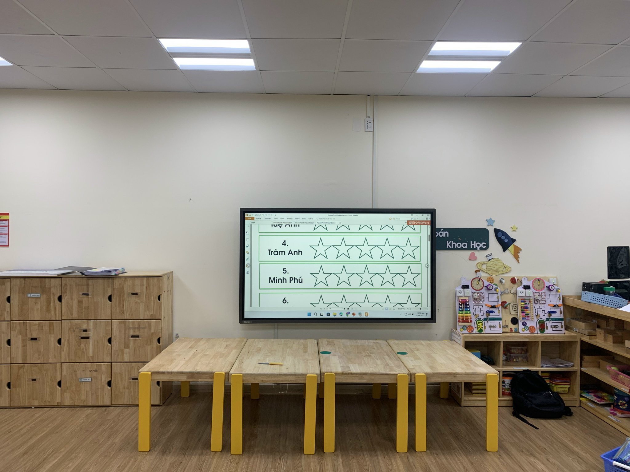 Màn hình tương tác dùng trong lớp học