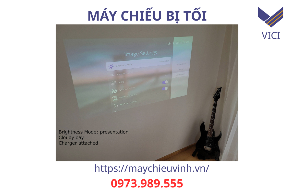 máy chiếu bị tối hình