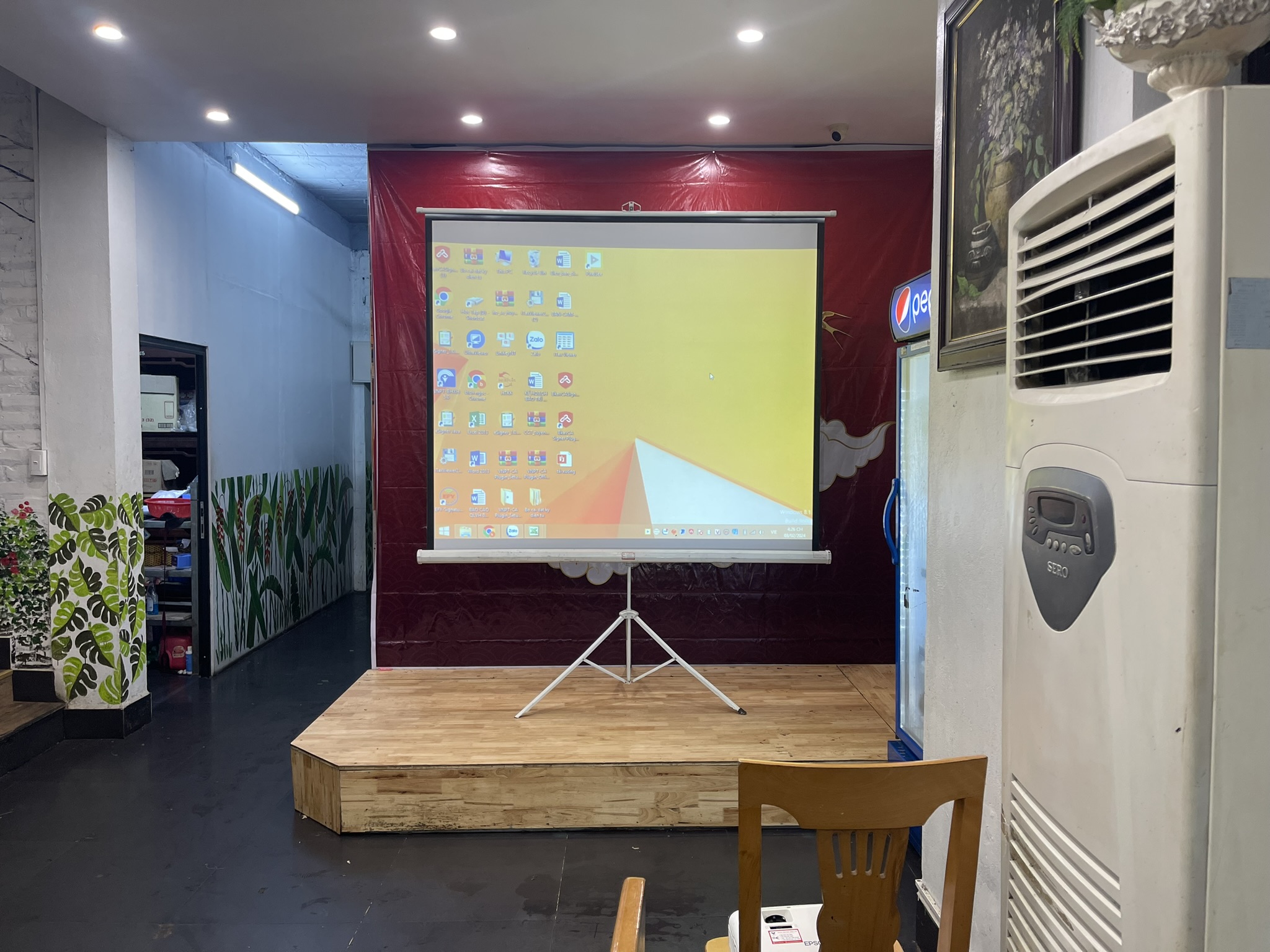 Máy chiếu nhà hàng, tiệc cuối năm