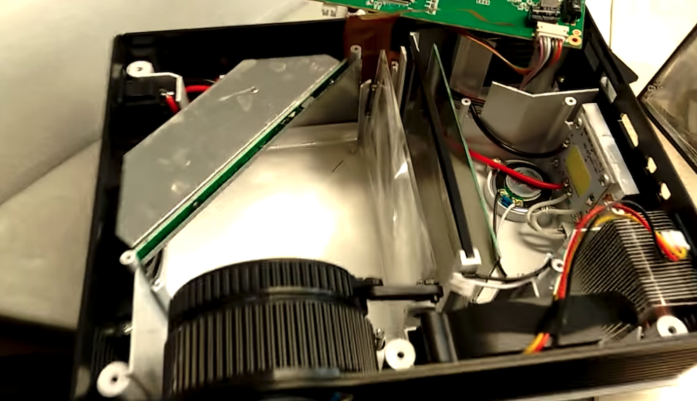 Bên trong máy chiếu LED