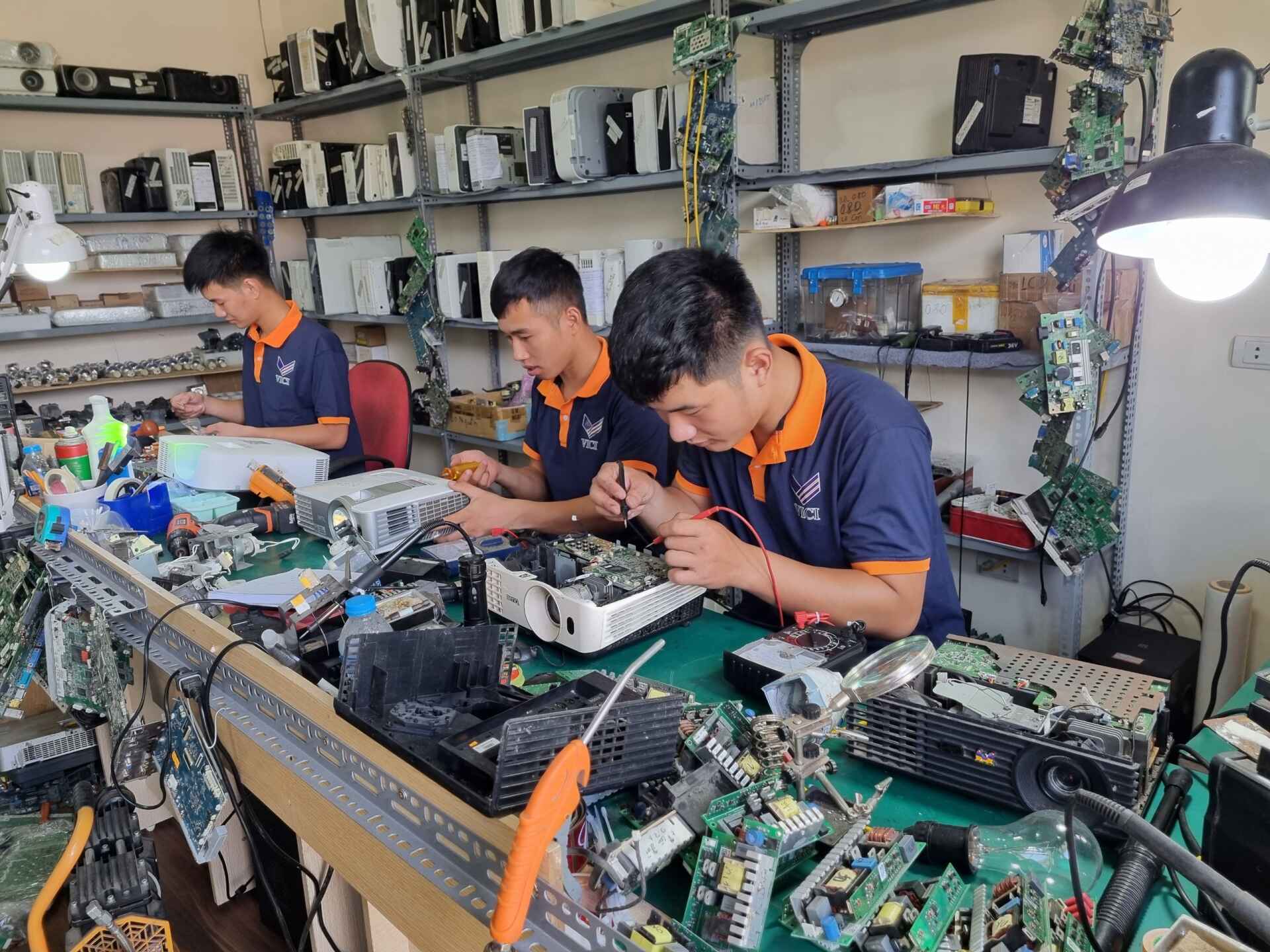 Sửa máy chiếu tại Trung tâm máy chiếu Vici