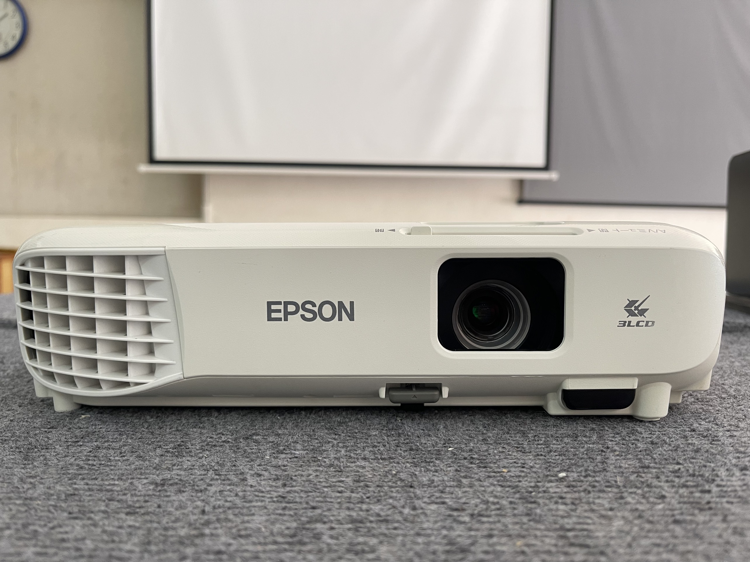 Máy chiếu cũ Epson EB-S05