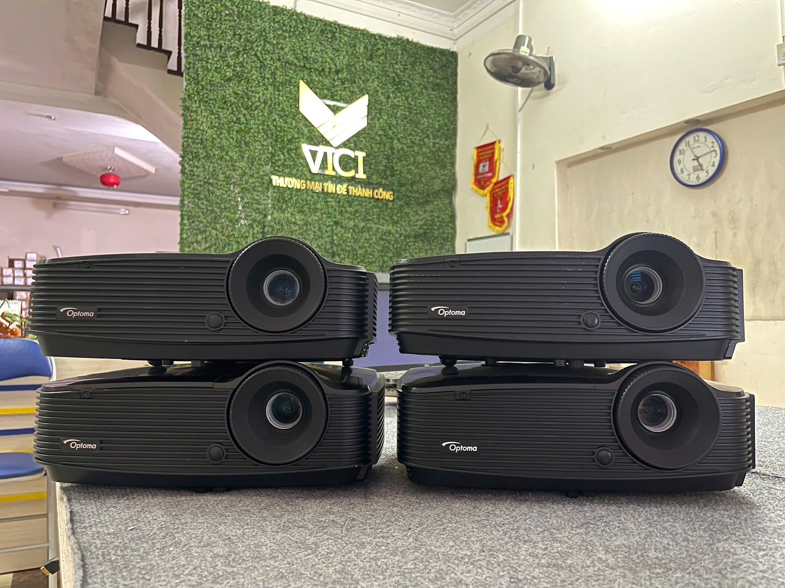 Máy chiếu Optoma X2215 cũ tại máy chiếu Vici