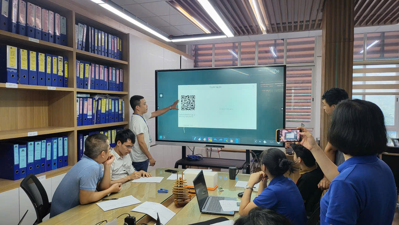 Ứng dụng màn hình tương tác tại văn phòng