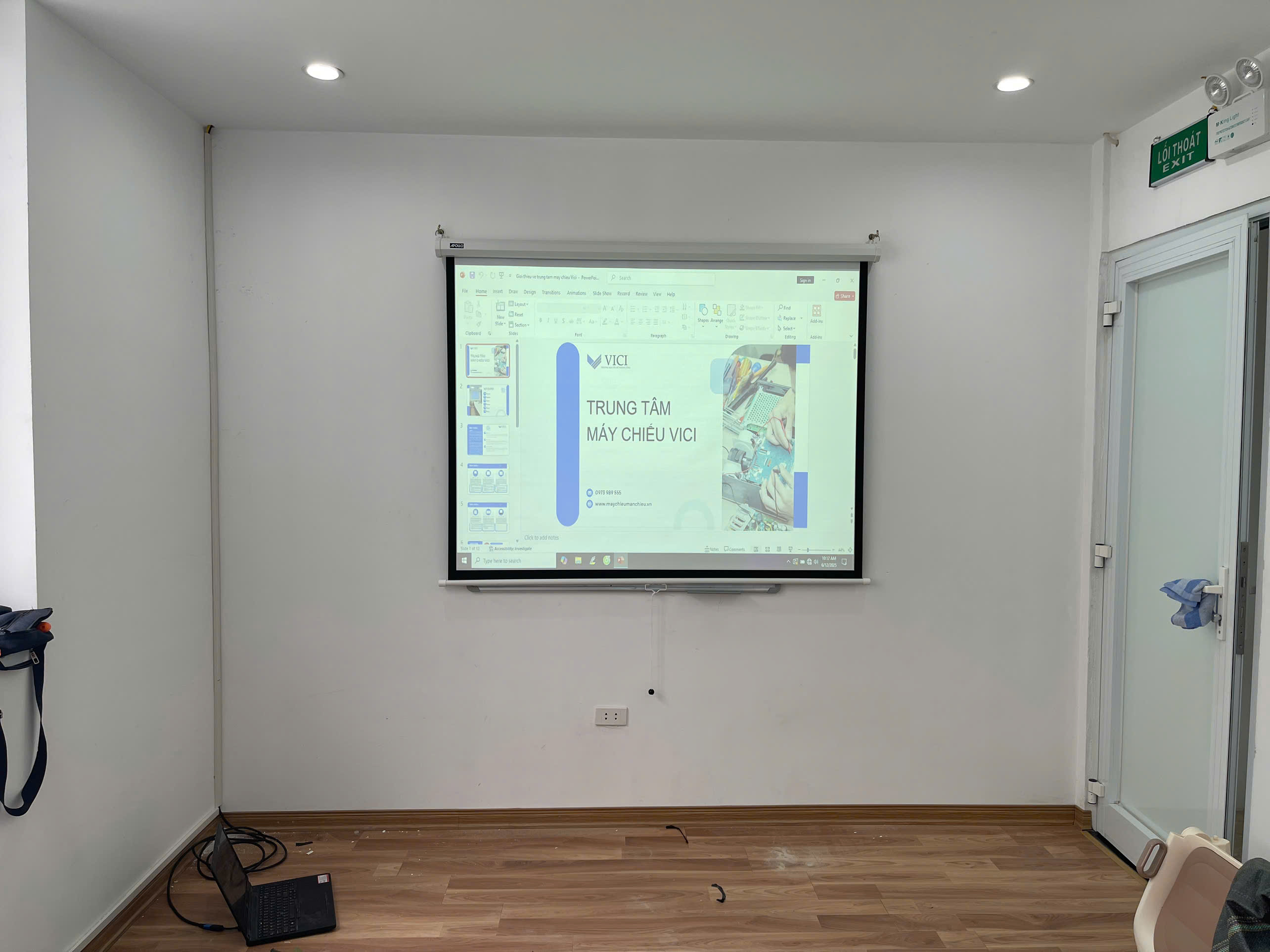 Lắp đặt máy chiếu lớp học