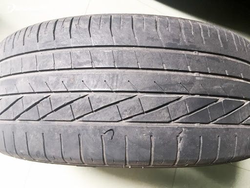 lốp xe bị thủng