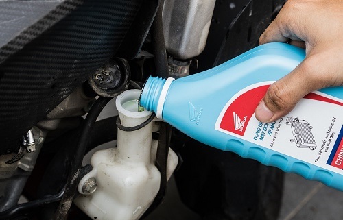 Cần chú ý thêm dung dịch nước làm mát thường xuyên