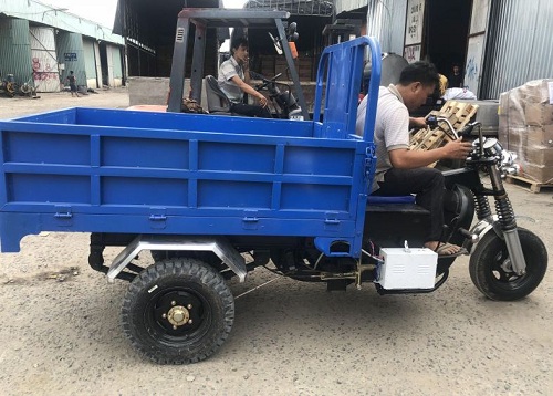 Bình ắc quy có vai trò cung cấp điện cho thiết bị của xe