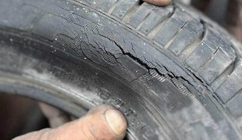 Lốp xe bị nứt