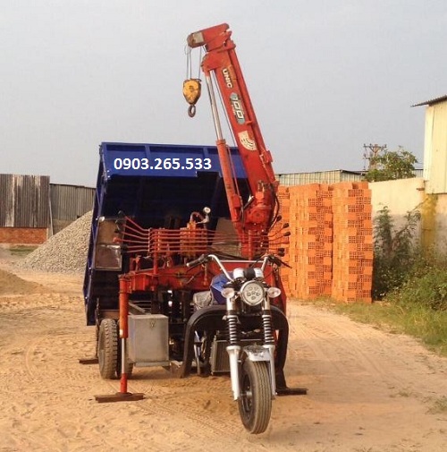 Xe ba bánh gắn cẩu