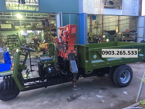 Xe ba bánh máy dầu gắn cẩu