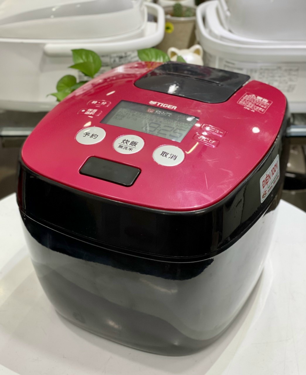 Nồi cơm điện cao tầng áp suất 2 bi Tiger JPB-18JK