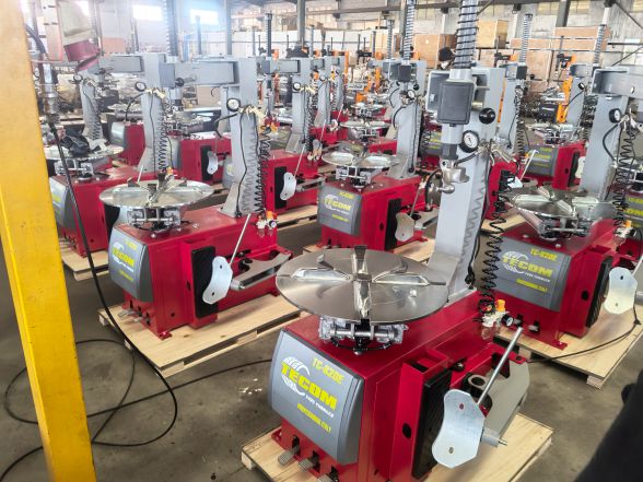 10 Tiêu chí chọn mua máy ra vào lốp tốt nhất cho tiệm sửa xe