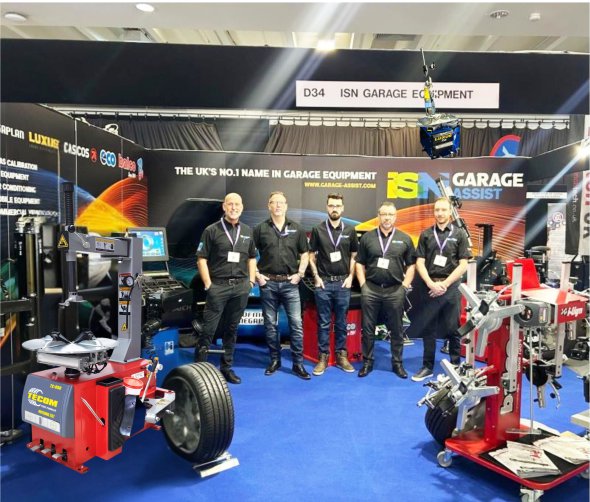 Đánh giá máy ra vào lốp Tecom từ các chuyên gia