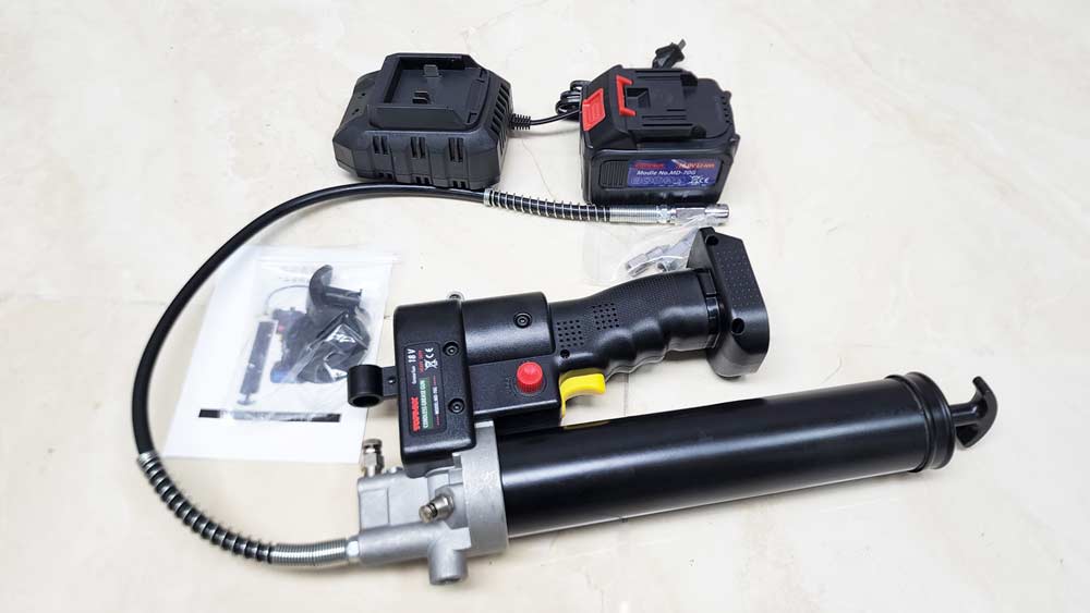 Hình ảnh máy bơm mỡ dùng cầm tay dùng Pin TOPMAX MD-70G