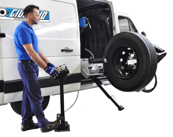 Lợi Ích Của Việc Sử Dụng Máy Ra Vào Lốp Cho Xe Chuyên Dụng