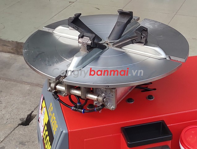 mâm xoay máy ra vào lốp bị hỏng