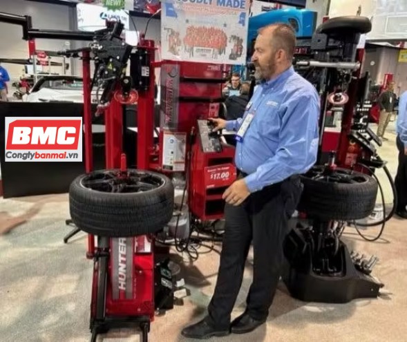 Sử dụng máy ra vào lốp xe đúng cách