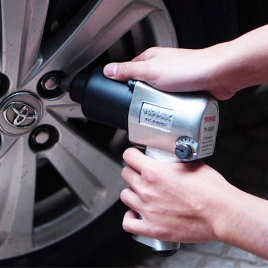 súng mở ốc 2 búa tp-1600P là lựa chọn hàng đầu cho tiệm sửa chữa xe máy