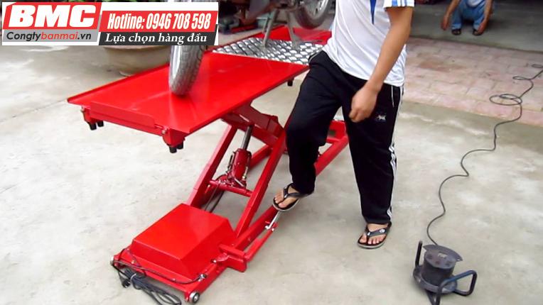 Tại sao cần dùng bàn nâng sửa chữa xe máy