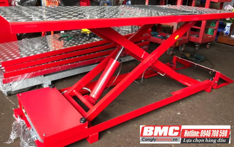Tại sao cần phải sử dụng bàn nâng xe máy khi sửa chữa