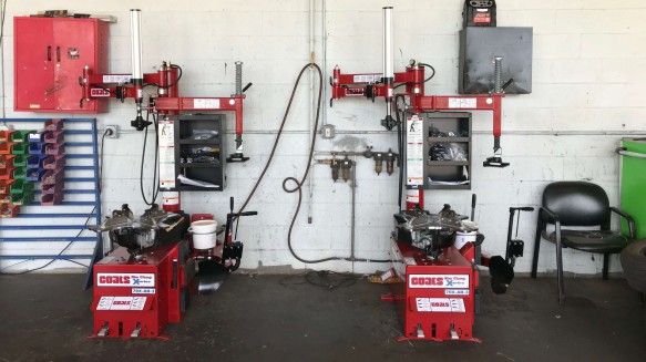 Vệ sinh và bảo dưỡng máy ra vào lốp định kỳ