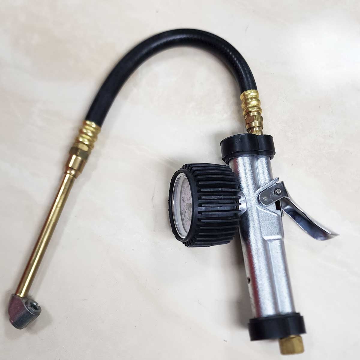 Đồng hồ bơm lốp và đo áp suất ốp Action 309