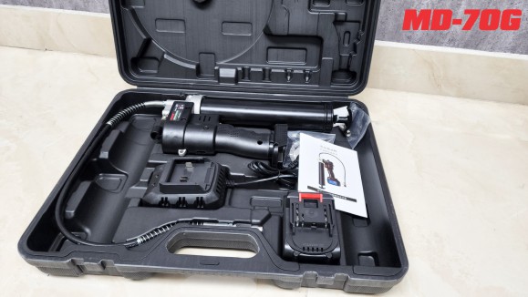 Hình ảnh hộp đựng súng bơm mỡ Pin Topmax MD-70G