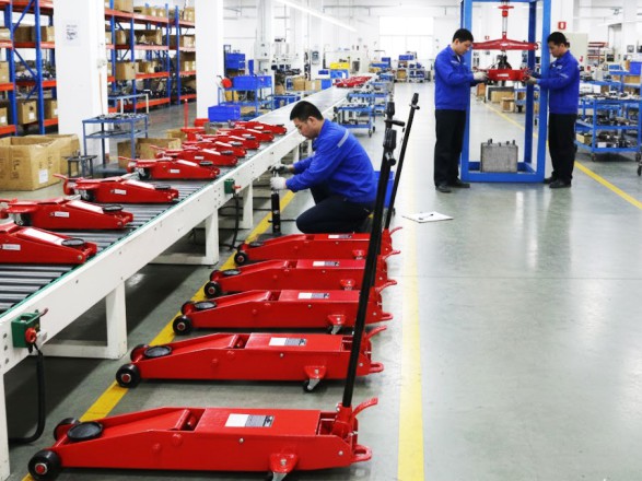 Hình ảnh kích cá sấu thân dài 10 tấn DL140