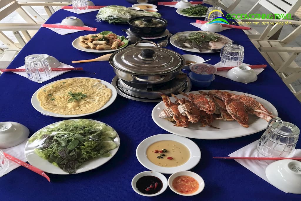 Ăn trưa tại nhà hàng sơn đừng vịnh vân phong