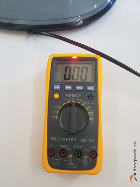 Đồng hồ vạn năng điện tử APECH AM-186 trang bị tính năng kiểm tra phát hiện điện âm tường