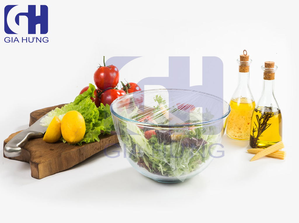 Sử dụng màng chít để bọc bảo quản thực phẩm