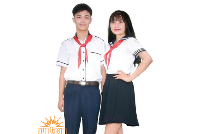 Áo sơ mi trắng đồng phục có rất nhiều cách kết hợp đa dạng khác nhau