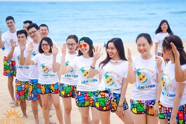 Mẫu áo phông đồng phục đi biển