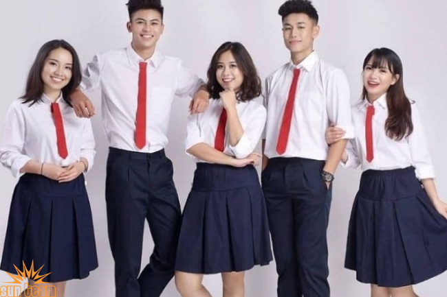 Mẫu váy đồng phục cho học sinh cấp 2 truyền thống dáng dài - lựa chọn của nhiều ngôi trường