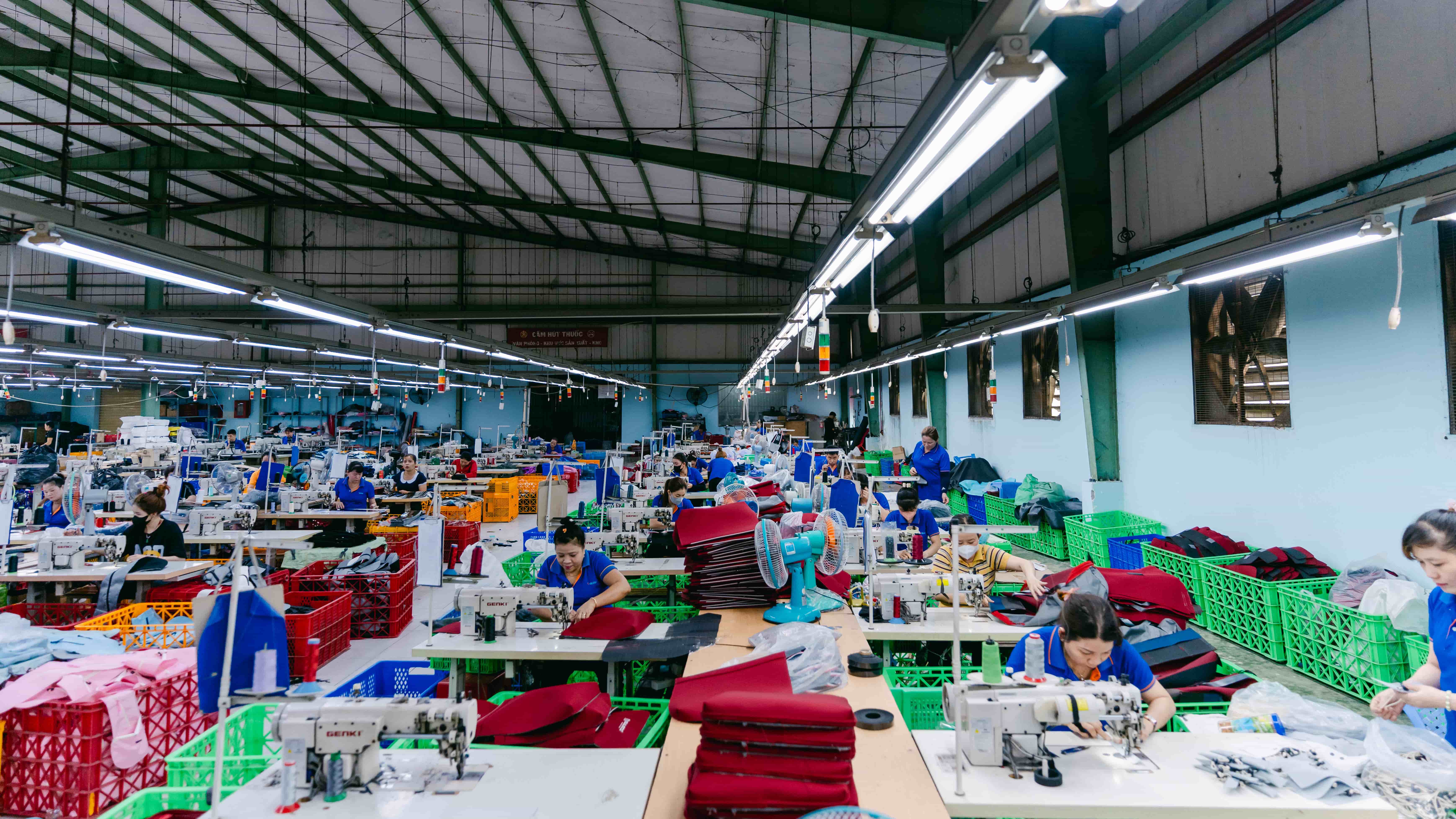 xưởng gia công balo số lượng lớn; xưởng may balo; xưởng may balo đồng phục; xưởng may balo giá rẻ; Xưởng may balo quảng cáo Mr Vui; xưởng may balo theo yêu cầu; xưởng may vali; xưởng sản xuất balo quà tặng doanh nghiệp; xưởng sản xuất balo theo yêu cầu số lượng lớn; xưởng sản xuất balo xuất khẩu; xưởng sản xuất vali; công ty sản xuất balo; công ty sản xuất balo học sinh; nơi sản xuất balo học sinh; quy trình sản xuất balo; sản xuất balo học sinh; Sản xuất vali; sản xuất vali kéo; sản xuất vali nhựa; công ty may balo túi xách; may balo quà tặng; may balo quà tặng đẹp; may balo thể thao;