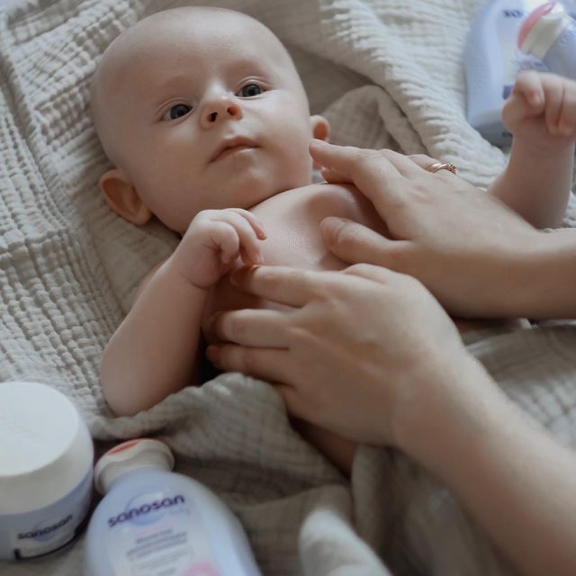 3 lầm tưởng tai hại của ba mẹ khi chăm sóc da cho trẻ sơ sinh