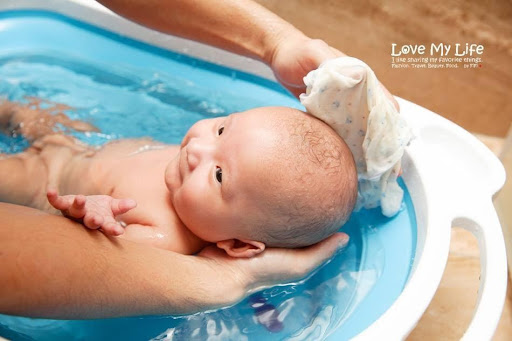 5 mẹo cha mẹ phải thuộc để giữ an toàn cho em bé trong thời gian tắm