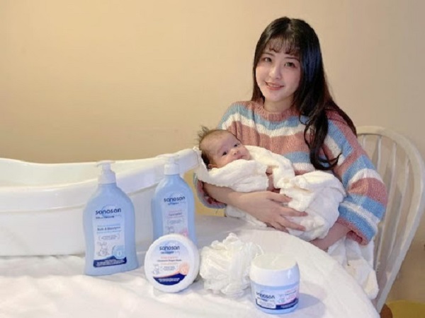 Làm thế nào để việc chuẩn bị cho trẻ đi tắm thuận lợi như ý cha mẹ muốn