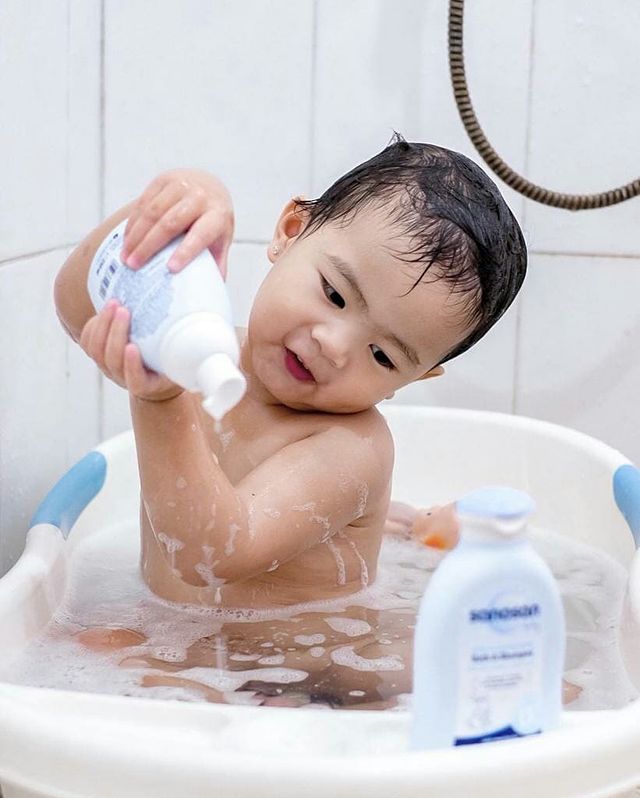 Hướng dẫn cách tắm đơn giản cho trẻ sơ sinh