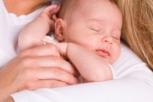 Năm cách đơn giản để chăm sóc làn da của trẻ trong mùa hè oi bức