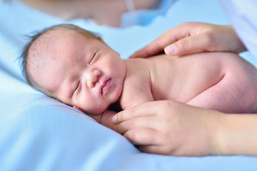 Những thủ thuật chăm sóc em bé dành cho mọi bậc cha mẹ