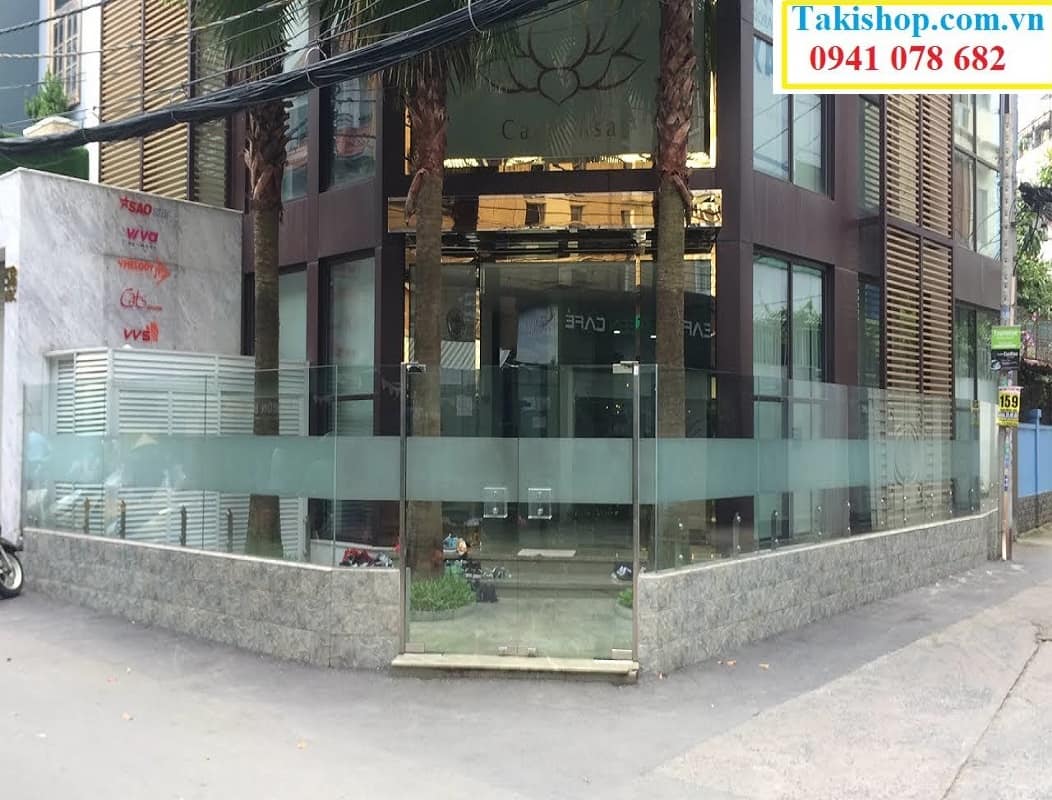 Cung cấp lắp đặt hàng rào bằng kính cường lực cho quán cafe