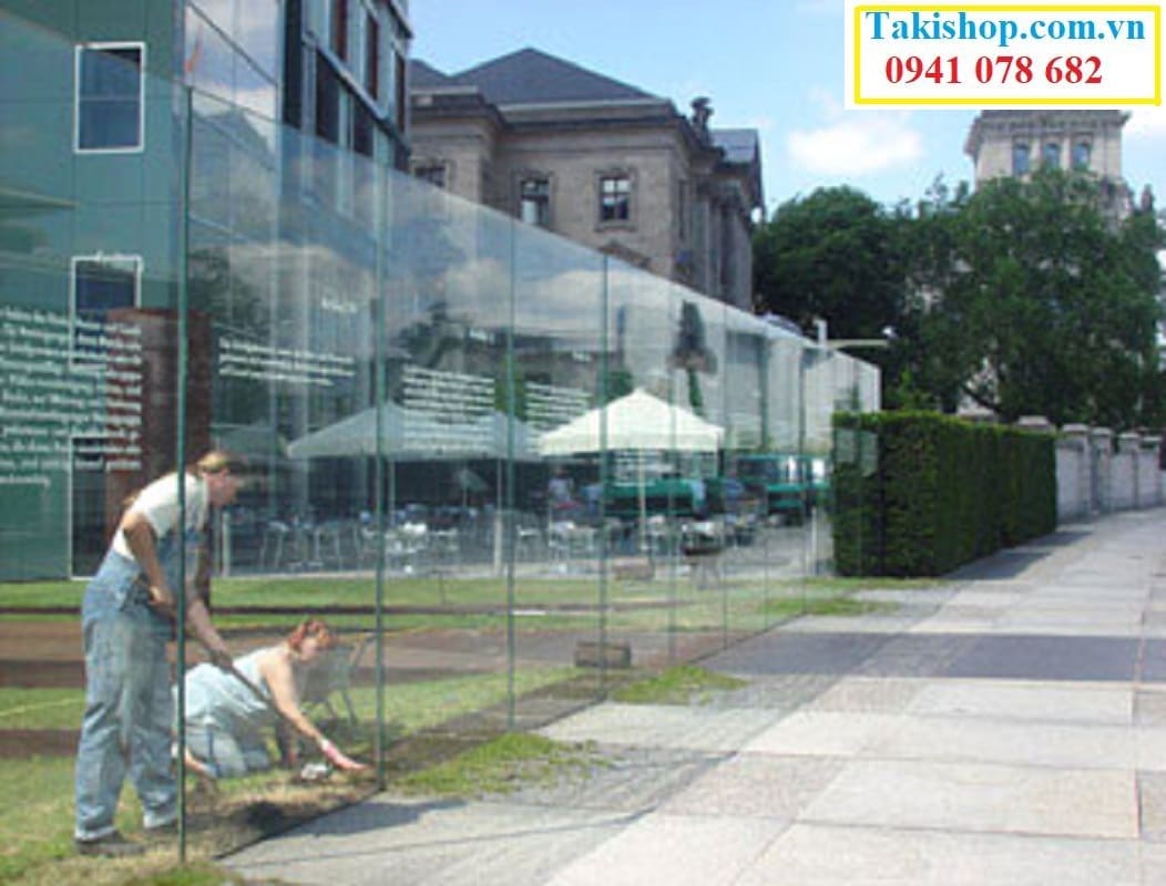Làm hàng rào bằng kính cường lực của các nước châu âu