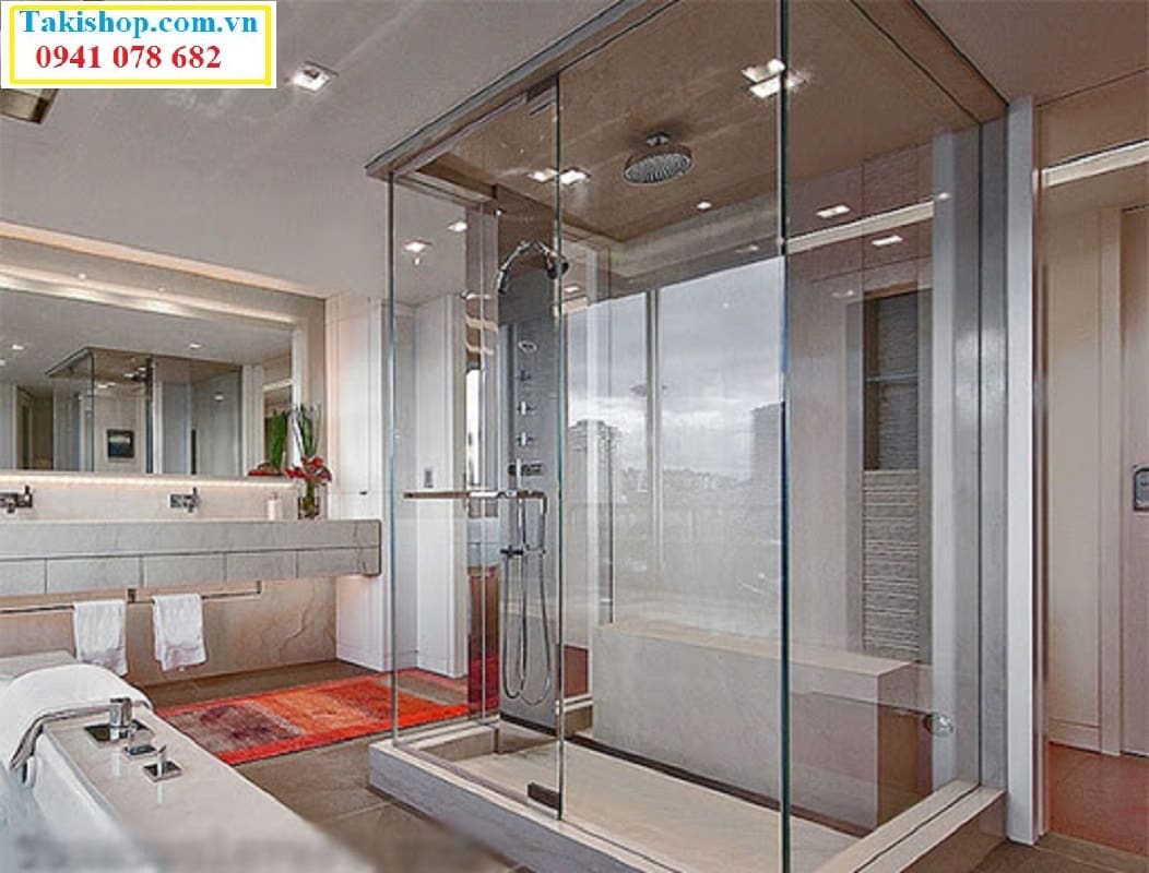 Lắp đặt phòng tắm bằng kính cường lực cho không gia rộng hiện đại
