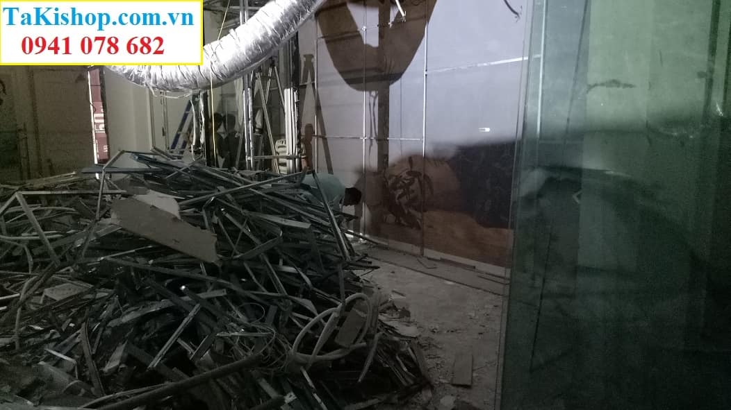 Tháo dỡ vách, trần thạch cao